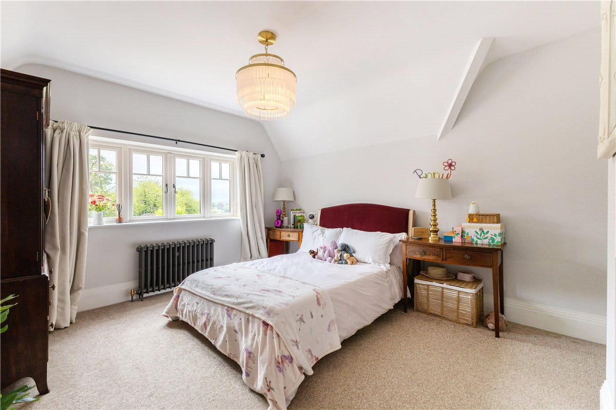 5 bedroom house, The Fairway, Devizes SN10 - Available