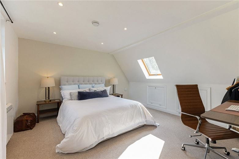 5 bedroom house, The Fairway, Devizes SN10 - Available