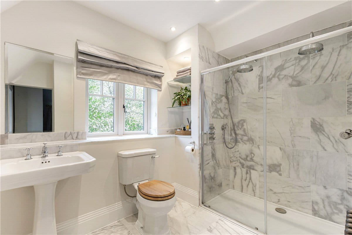 5 bedroom house, The Fairway, Devizes SN10 - Available