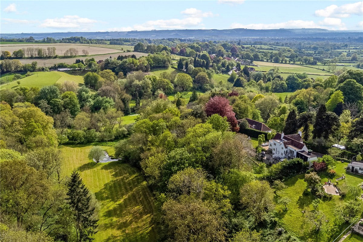 5 bedroom house, The Fairway, Devizes SN10 - Available