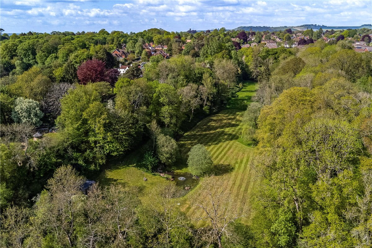 5 bedroom house, The Fairway, Devizes SN10 - Available