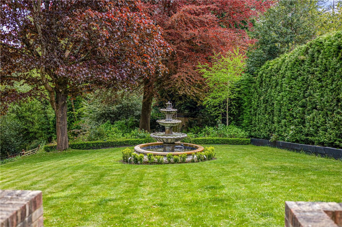 5 bedroom house, The Fairway, Devizes SN10 - Available