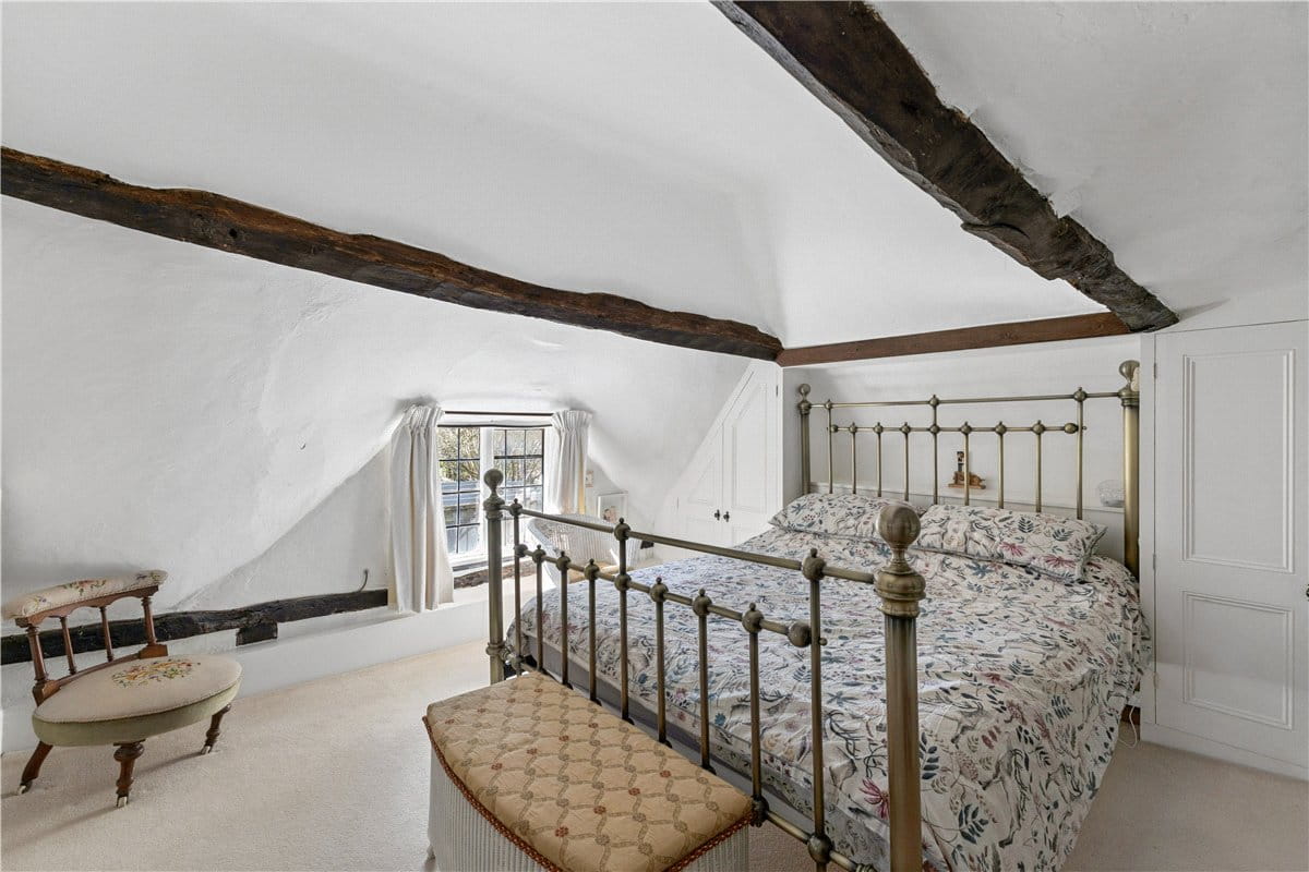 3 bedroom cottage, High Street, Burbage SN8 - Available