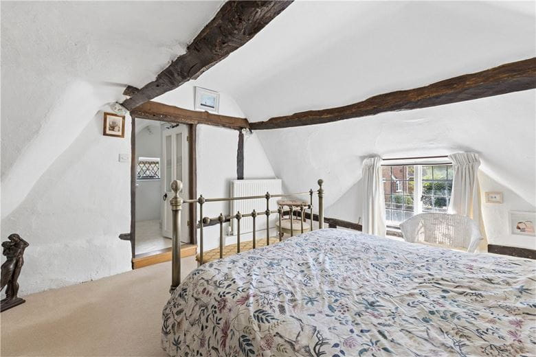 3 bedroom cottage, High Street, Burbage SN8 - Available