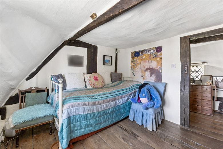 3 bedroom cottage, High Street, Burbage SN8 - Available