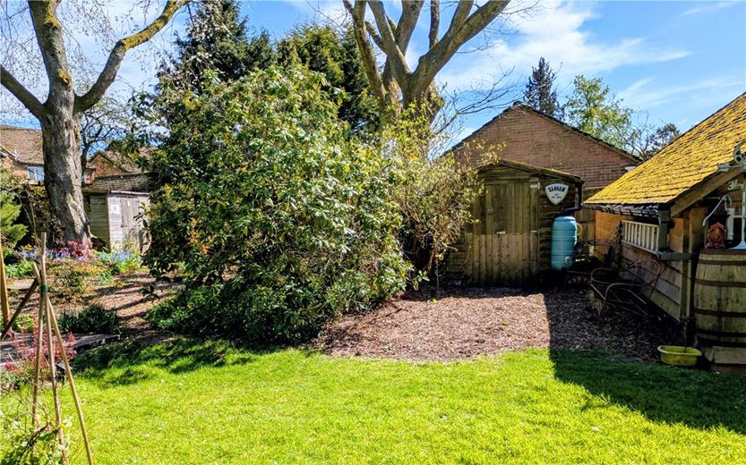 3 bedroom house, High Street, Burbage SN8 - Available