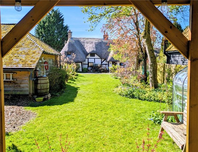 3 bedroom house, High Street, Burbage SN8 - Available