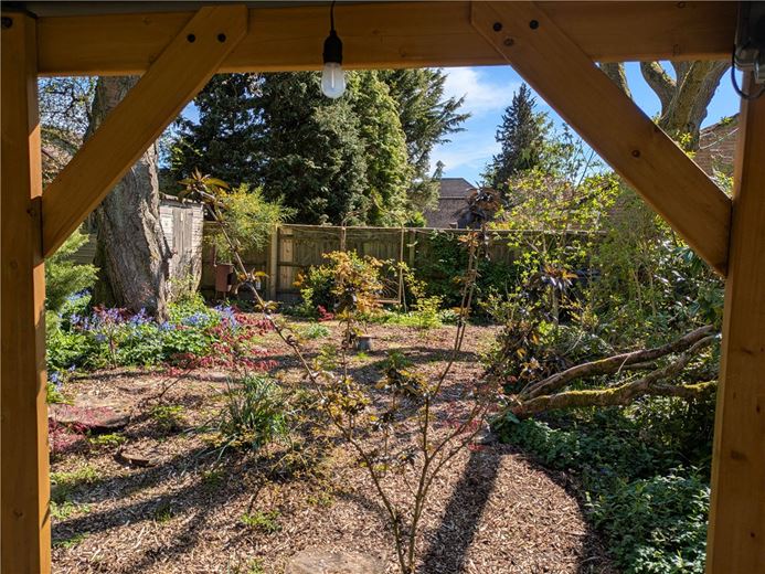 3 bedroom house, High Street, Burbage SN8 - Available