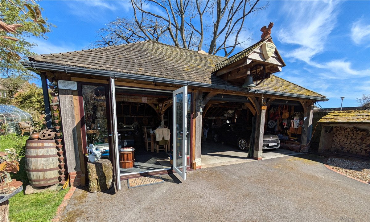 3 bedroom house, High Street, Burbage SN8 - Available