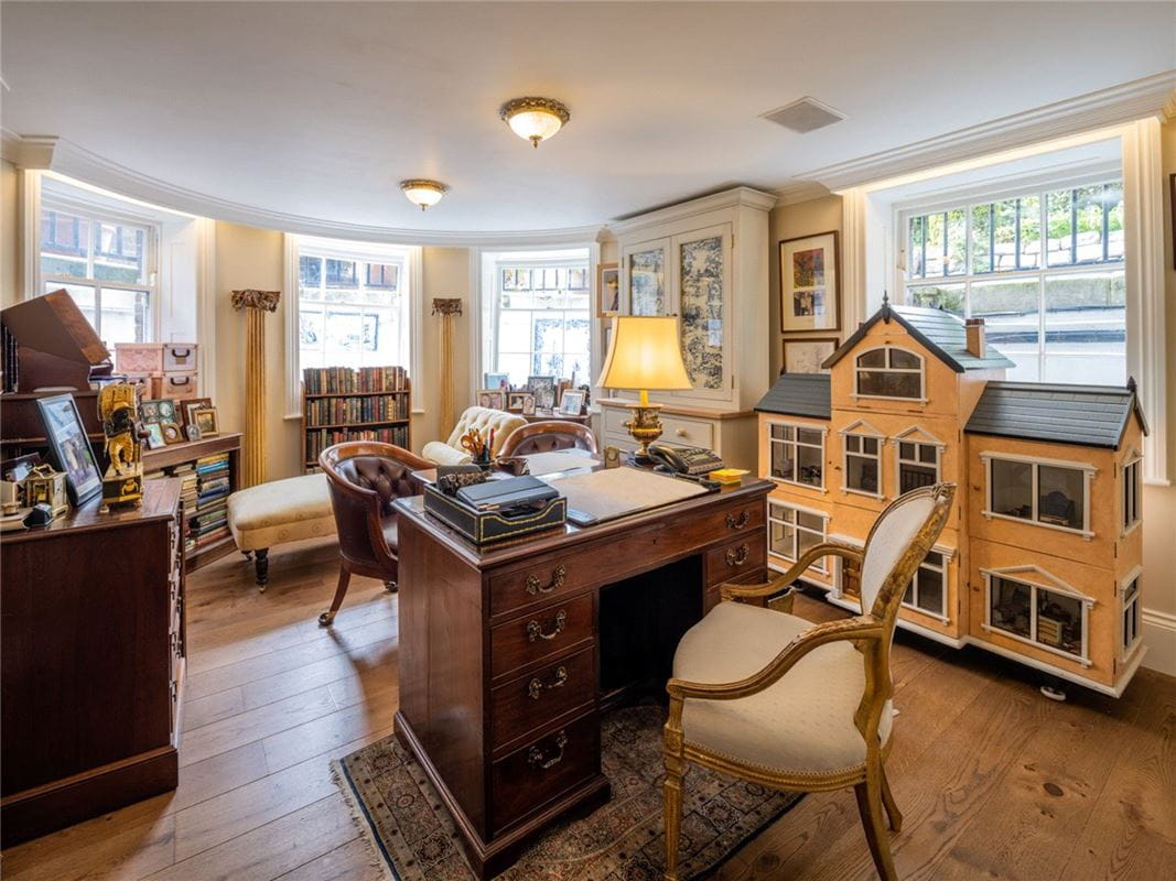 4 bedroom house, St Katharine By The Tower, London E1W - Available