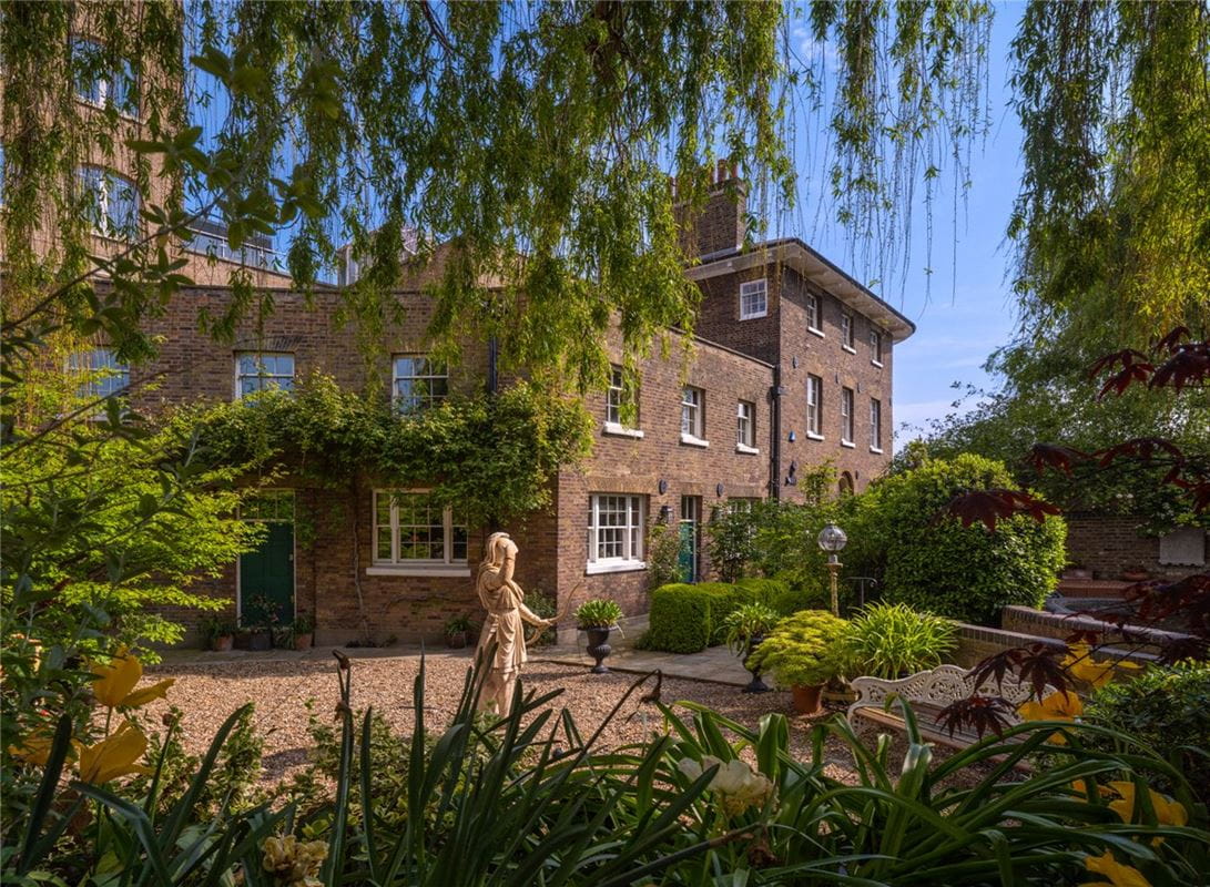 4 bedroom house, St Katharine By The Tower, London E1W - Available