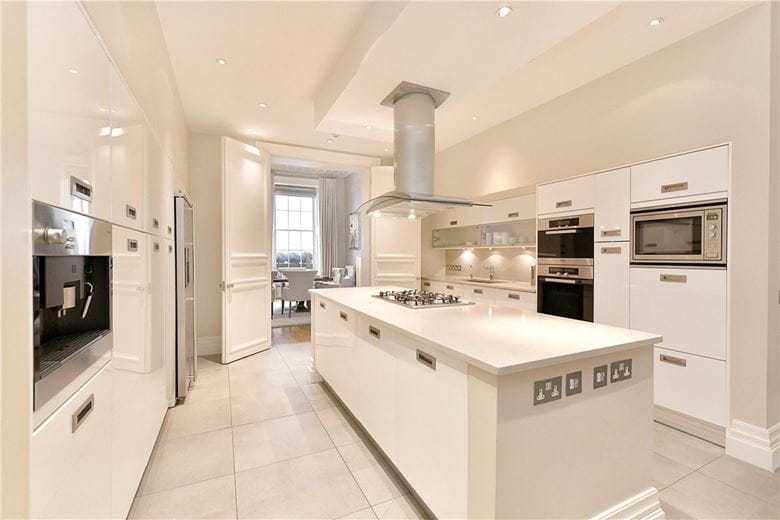 4 bedroom maisonette, Upper Grosvenor Street, Mayfair W1K - Available