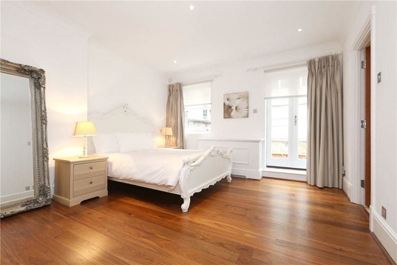 2 bedroom flat, Dover Street, London W1S - Available
