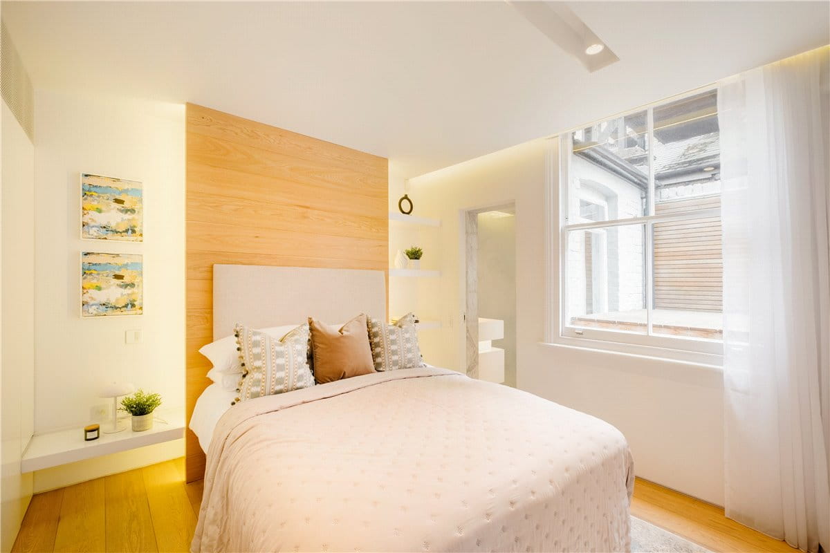 3 bedroom house, Bourdon Street, Mayfair W1K - Available