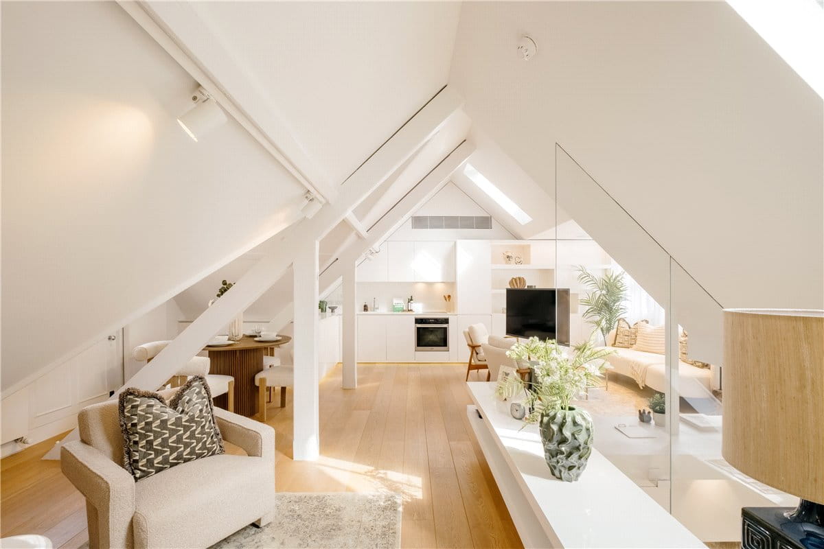 3 bedroom house, Bourdon Street, Mayfair W1K - Available