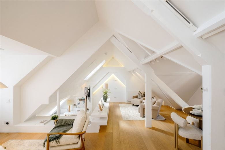 3 bedroom house, Bourdon Street, Mayfair W1K - Available