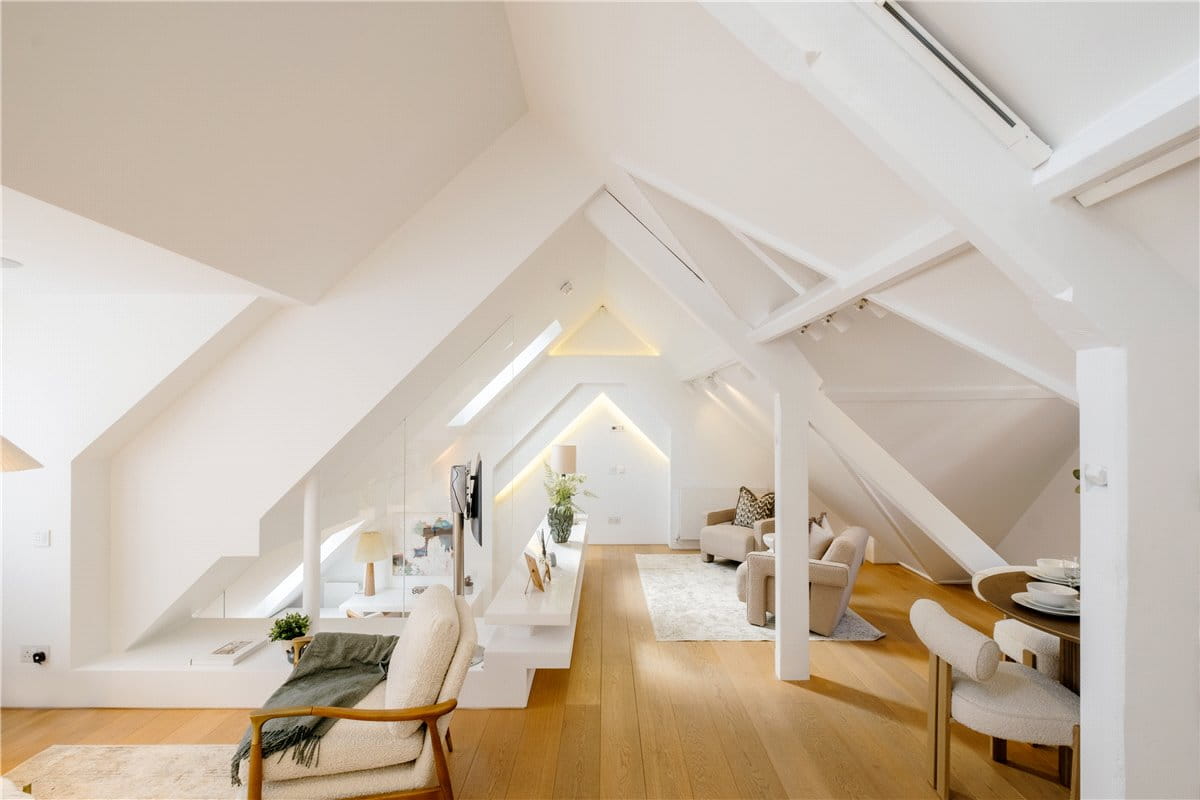 3 bedroom house, Bourdon Street, Mayfair W1K - Available