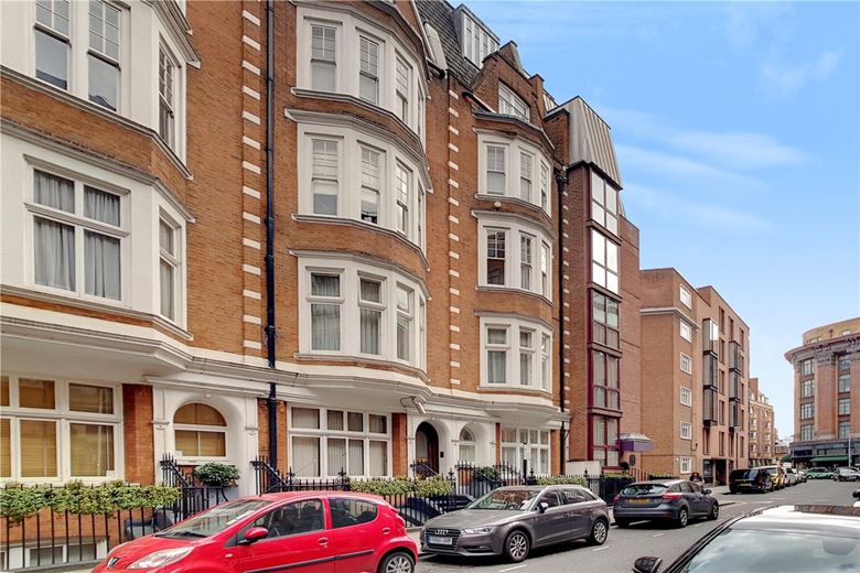 1 bedroom flat, Basil Street, Knightsbridge SW3 - Available