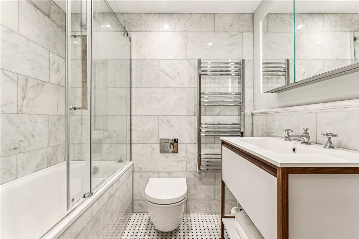 2 bedroom flat, Warwick Square, London SW1V - Available