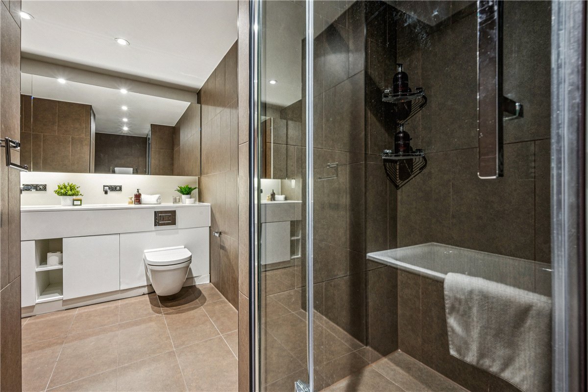 3 bedroom flat, Bolsover Street, Fitzrovia W1W - Available