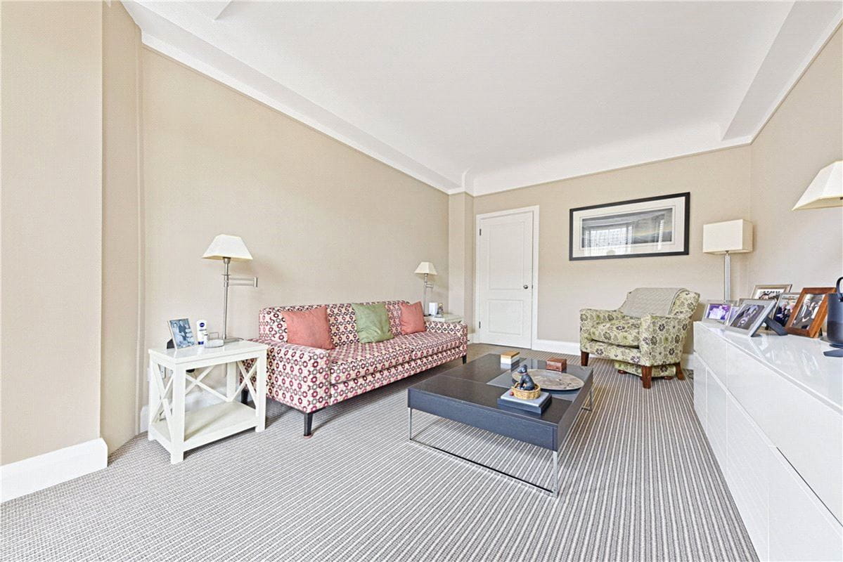 2 bedroom flat, Bryanston Place, Marylebone W1H - Available