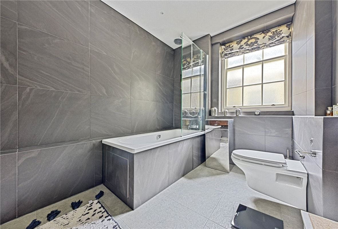 2 bedroom flat, Bryanston Place, Marylebone W1H - Available