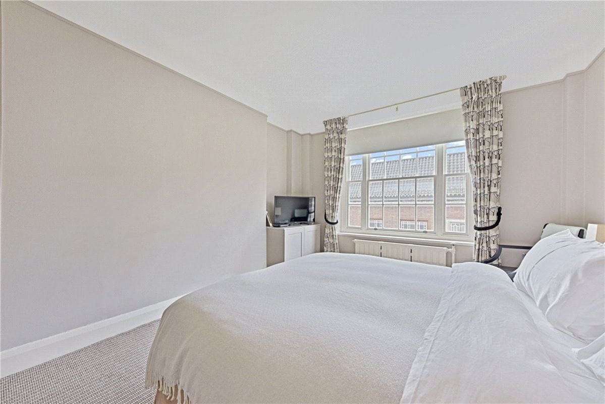 2 bedroom flat, Bryanston Place, Marylebone W1H - Available