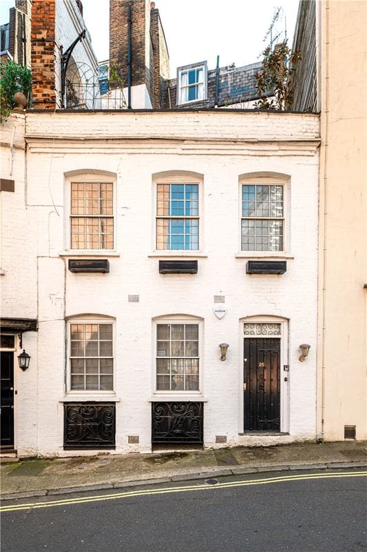 1 bedroom house, Hays Mews, Mayfair W1J - Available