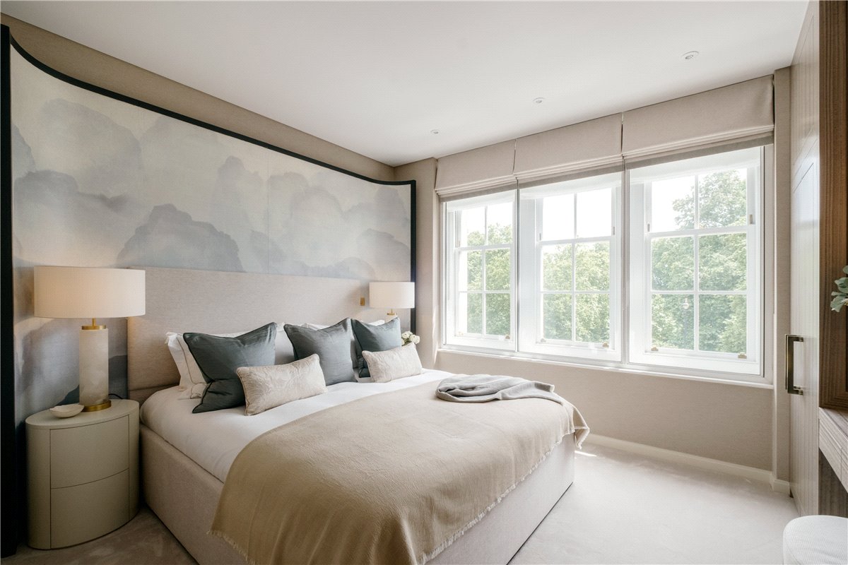 2 bedroom flat, Piccadilly, London W1J - Available