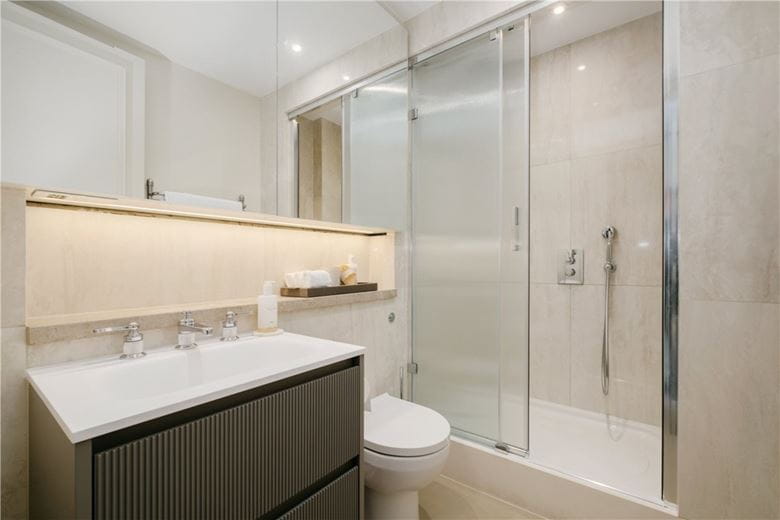 2 bedroom flat, Piccadilly, London W1J - Available