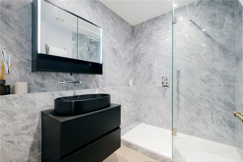 2 bedroom flat, Piccadilly, London W1J - Available