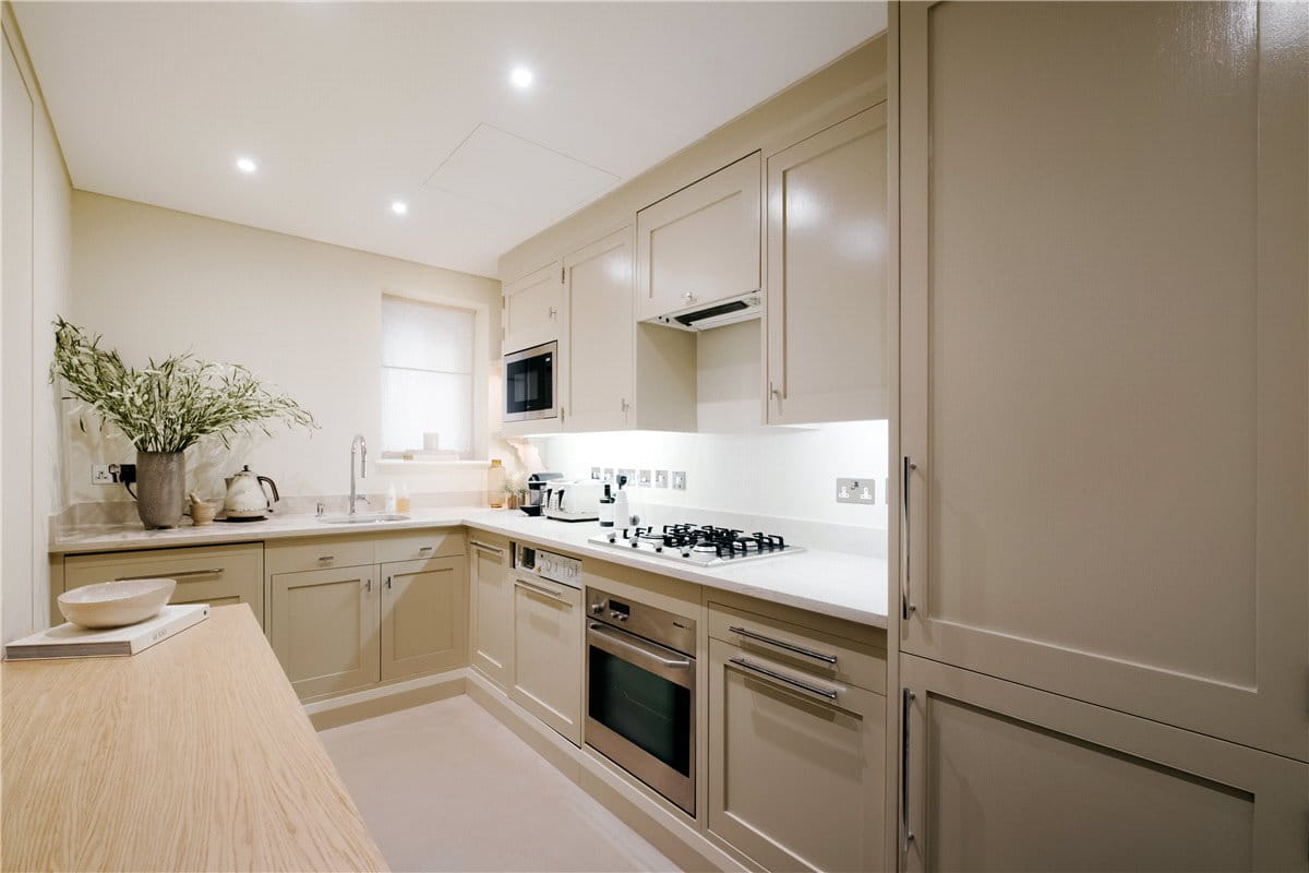2 bedroom flat, Piccadilly, London W1J - Available