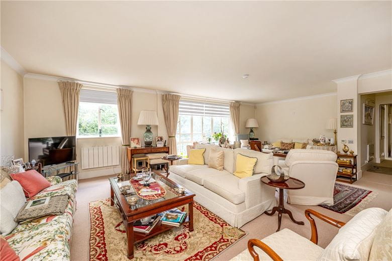 3 bedroom flat, Hans Place, Chelsea SW1X - Sold