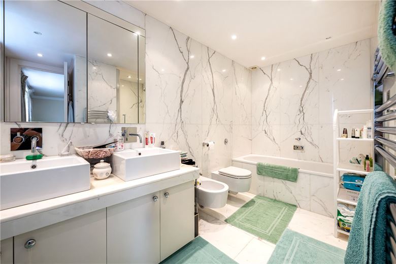 3 bedroom flat, Hans Place, Chelsea SW1X - Sold