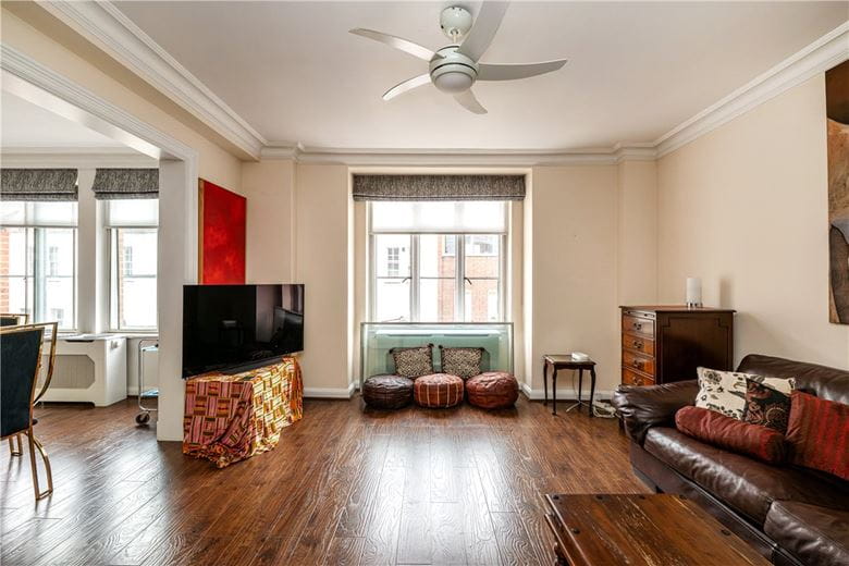 2 bedroom flat, Hallam Street, London W1W - Available