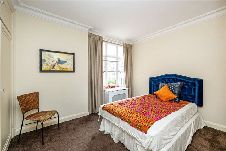 2 bedroom flat, Hallam Street, London W1W - Available