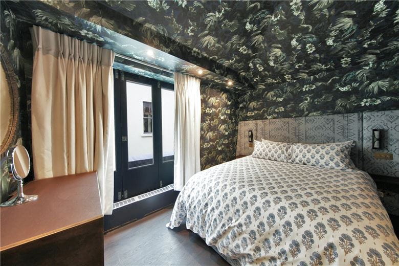 1 bedroom flat, Shepherd Market, London W1J - Available