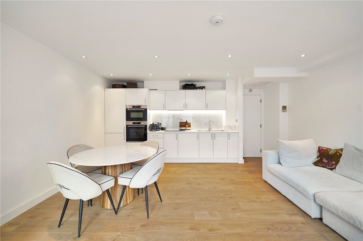 1 bedroom flat, Maddox Street, London W1S - Available