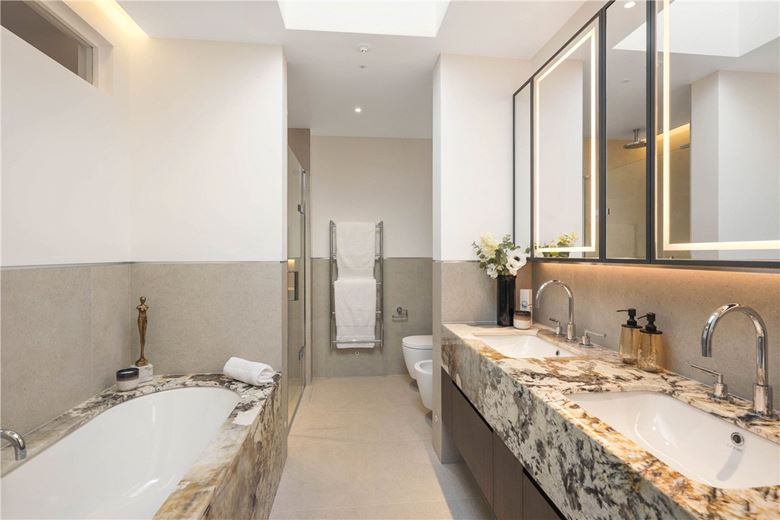 3 bedroom flat, Charles Street, London W1J - Available