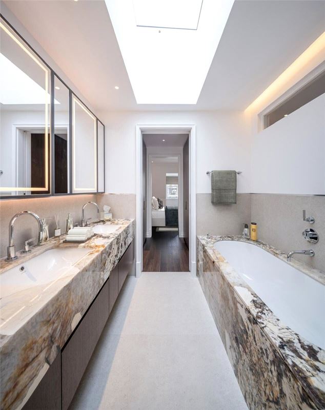 3 bedroom flat, Charles Street, London W1J - Available