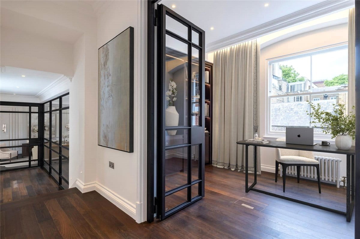 3 bedroom flat, Charles Street, London W1J - Available