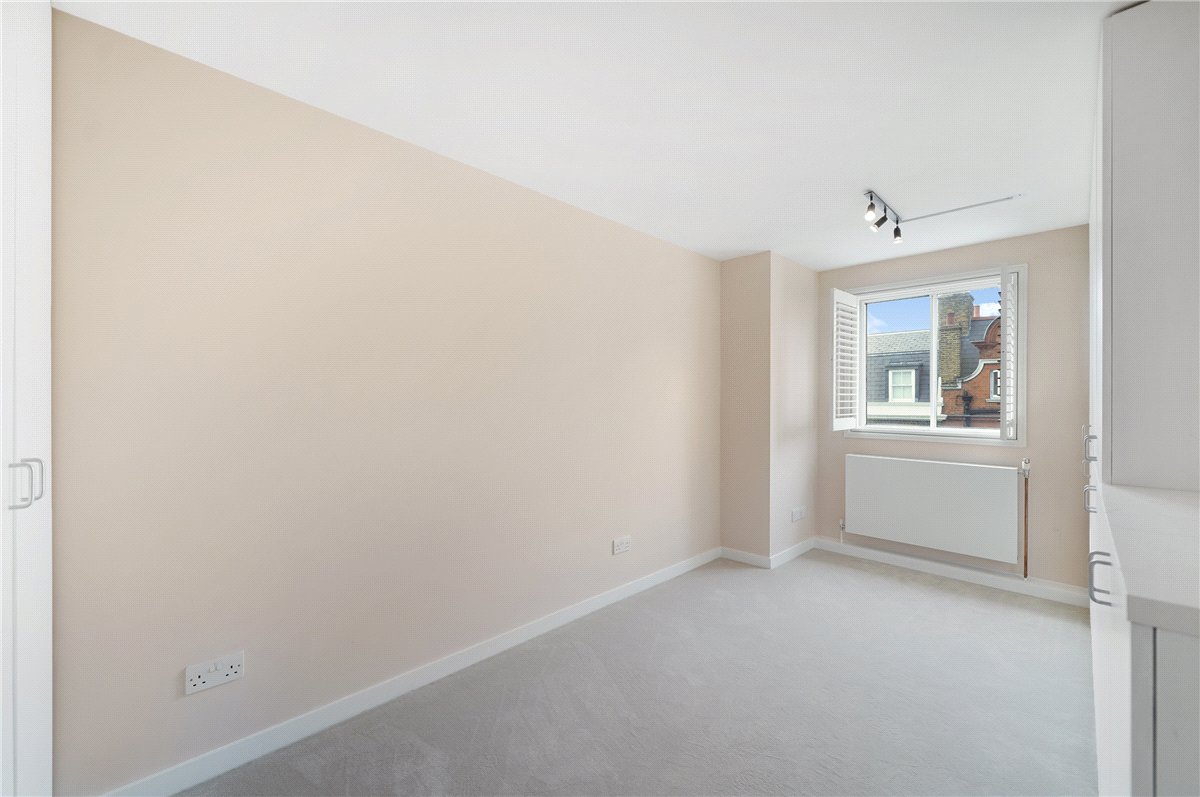 3 bedroom flat, Harley Street, London W1G - Available