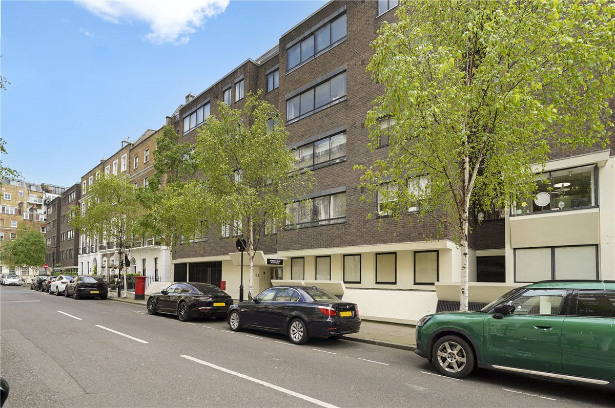 3 bedroom flat, Harley Street, London W1G - Available