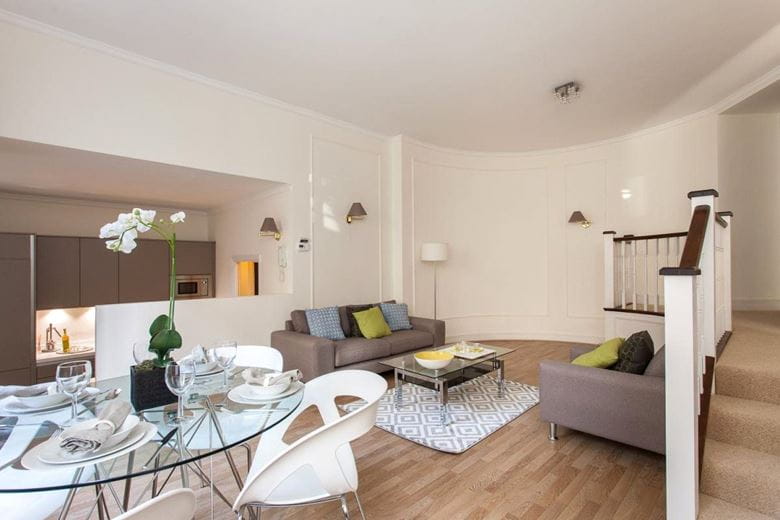 2 bedroom flat, Mansfield Street, London W1G - Available