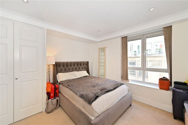 2 bedroom flat, Barrett Street, Marylebone W1U - Available