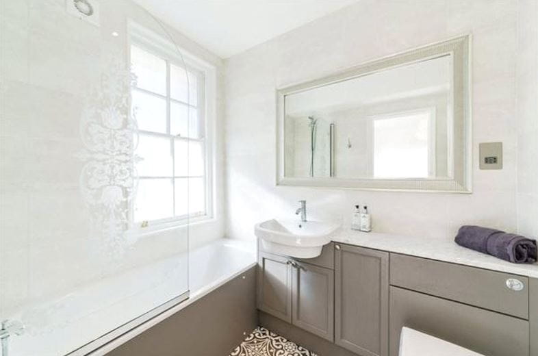 2 bedroom flat, Reeves Mews, Mayfair W1K - Available