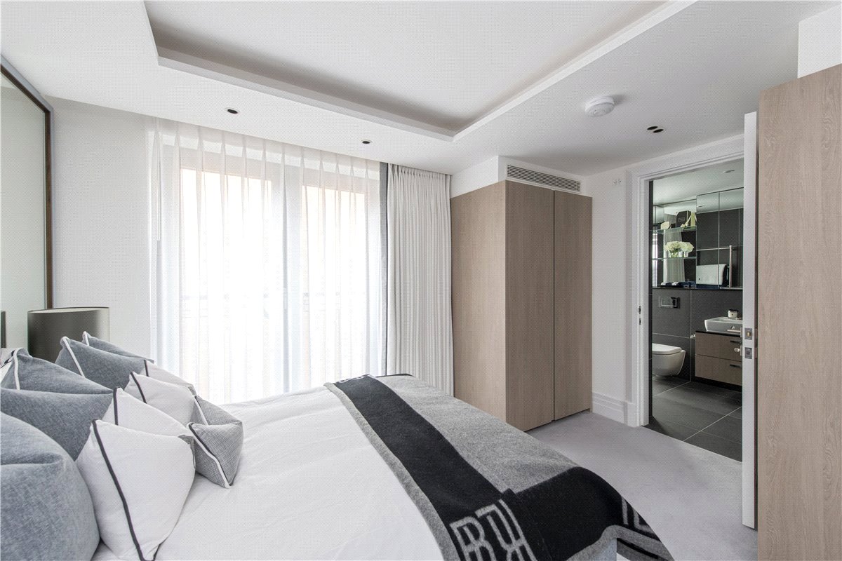 2 bedroom flat, Kensington Gardens Square, Bayswater W2 - Available