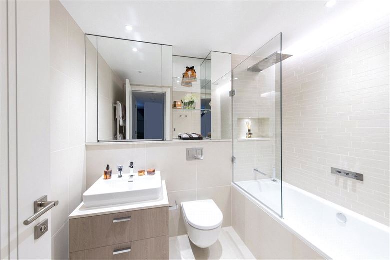 2 bedroom flat, Kensington Gardens Square, Bayswater W2 - Available