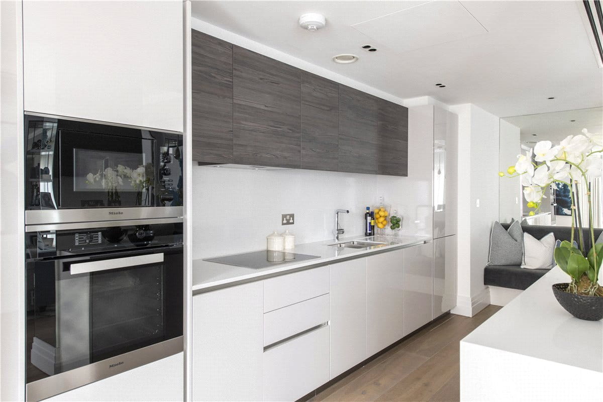 2 bedroom flat, Kensington Gardens Square, Bayswater W2 - Available