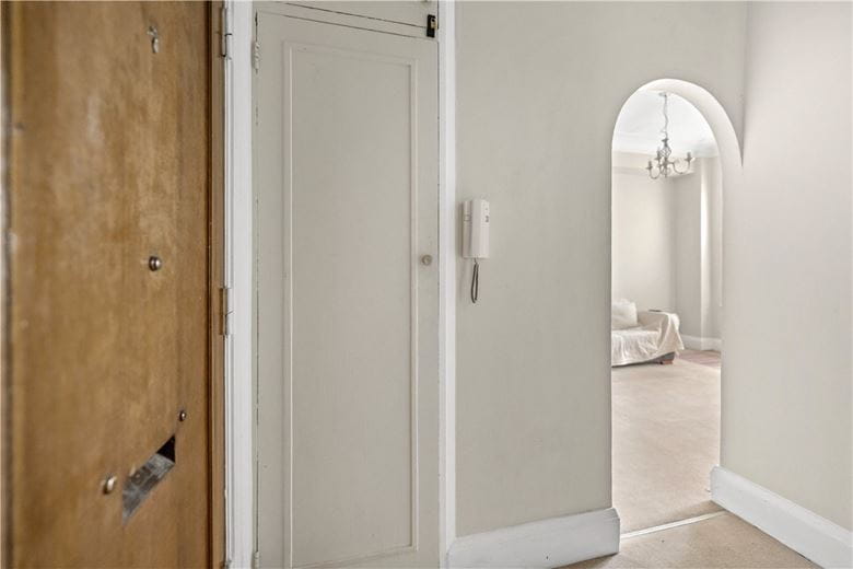 1 bedroom flat, Basildon Court, 28 Devonshire Street W1G - Available